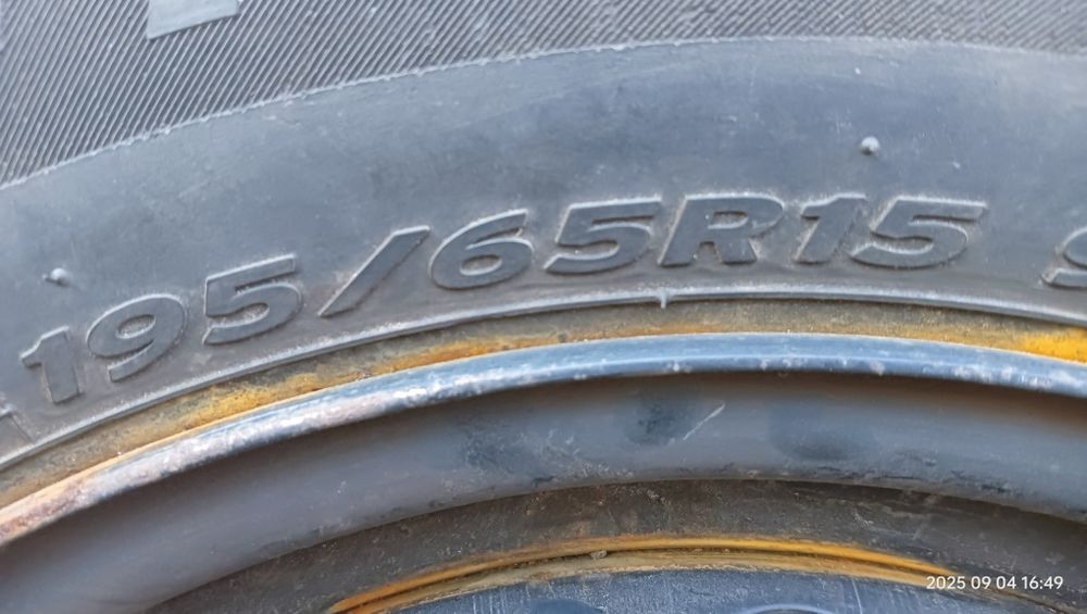Зимняя резина hankook с дисками 15 дюймов.