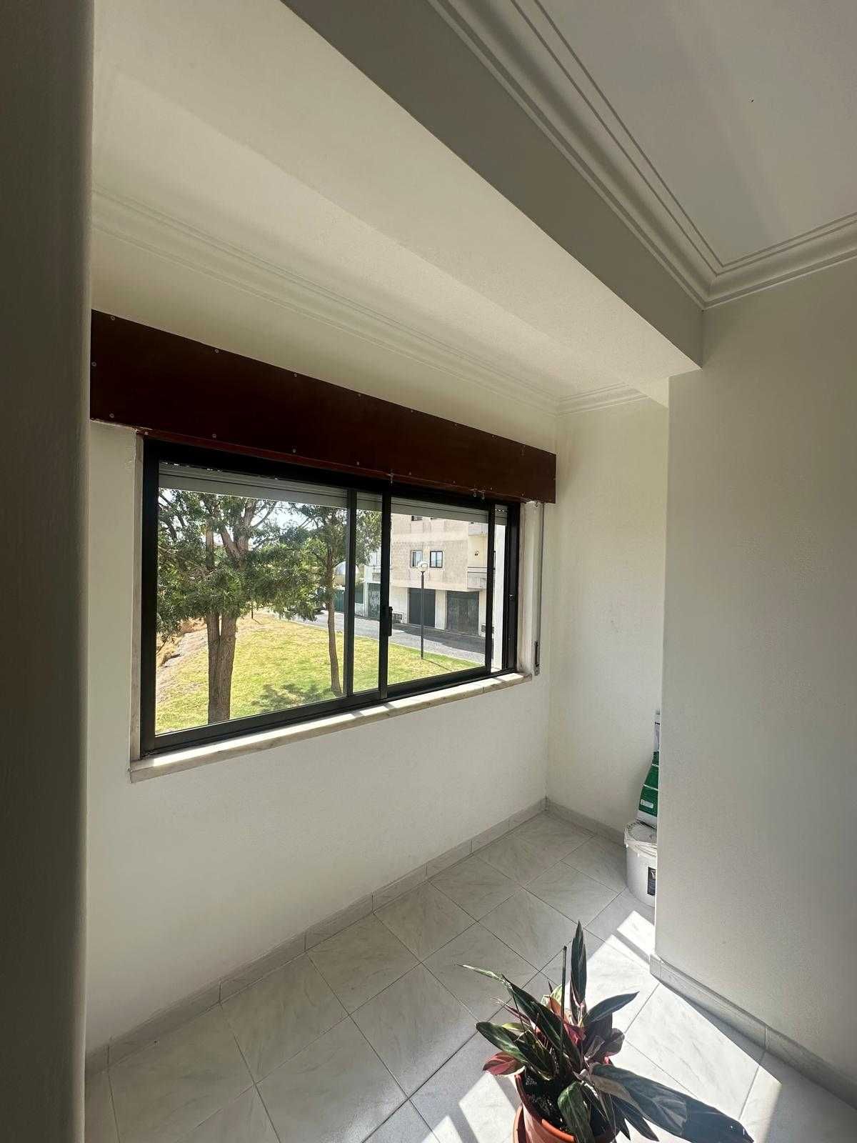 Apartamento T2 com Garagem Varge Mondar