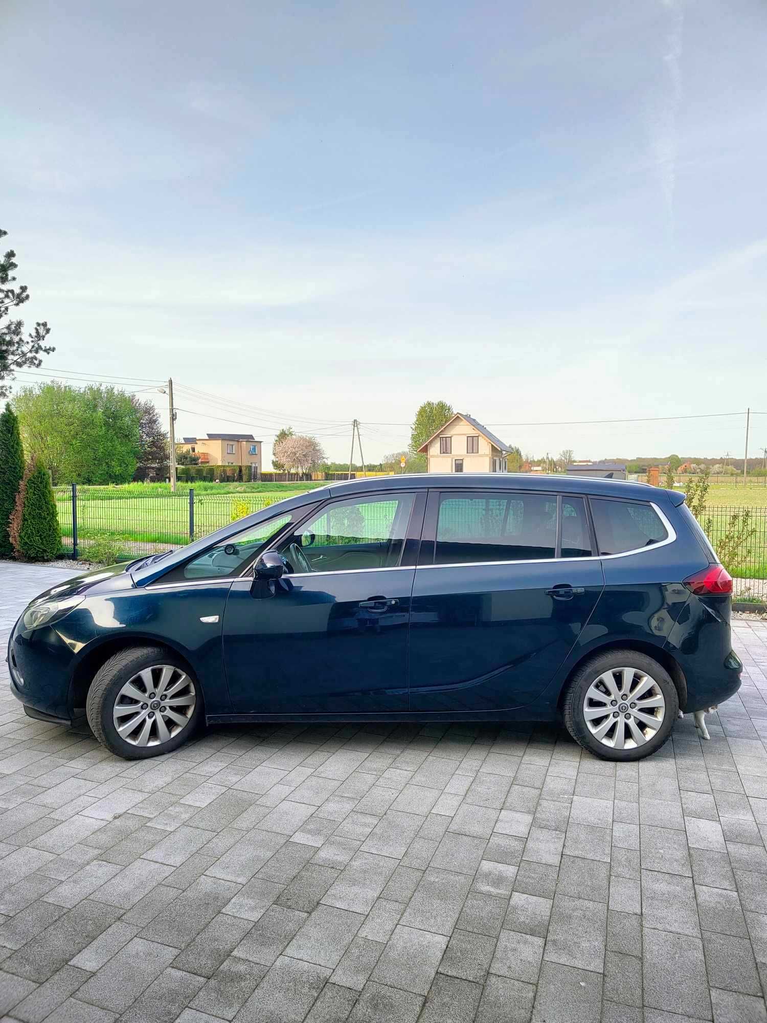 OPEL ZAFIRA Tourer 7osobowy 2.0 CDTI z 2014 roku, bagażnik rowerowy