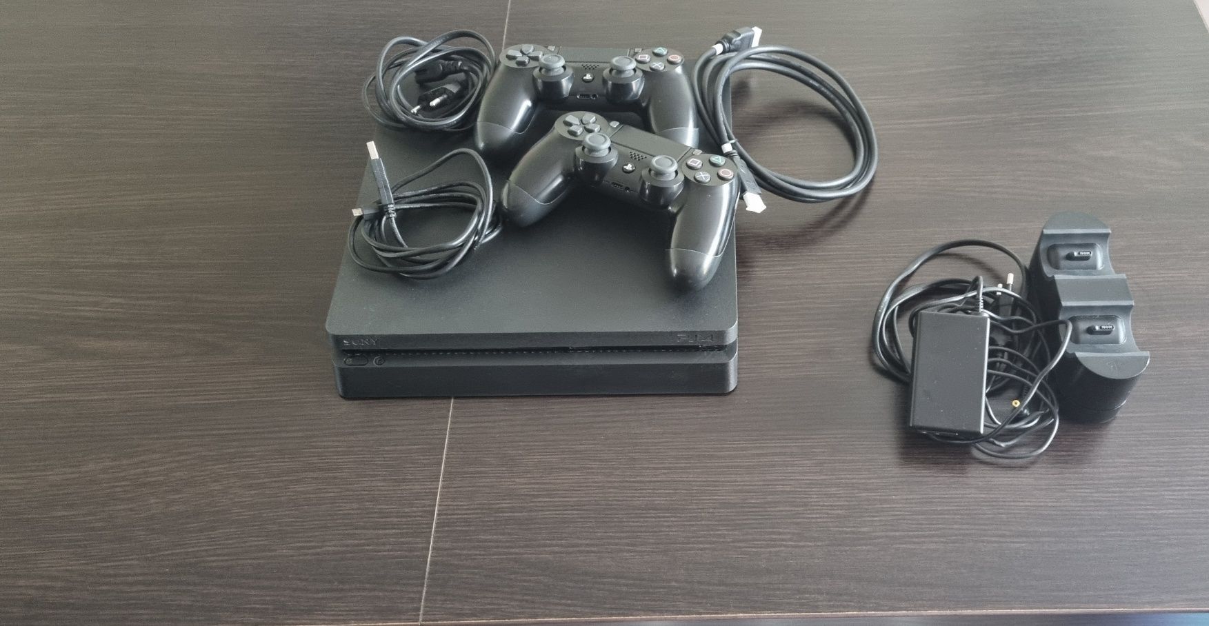 Konsola PS4 Slim 1T + Fifa 20