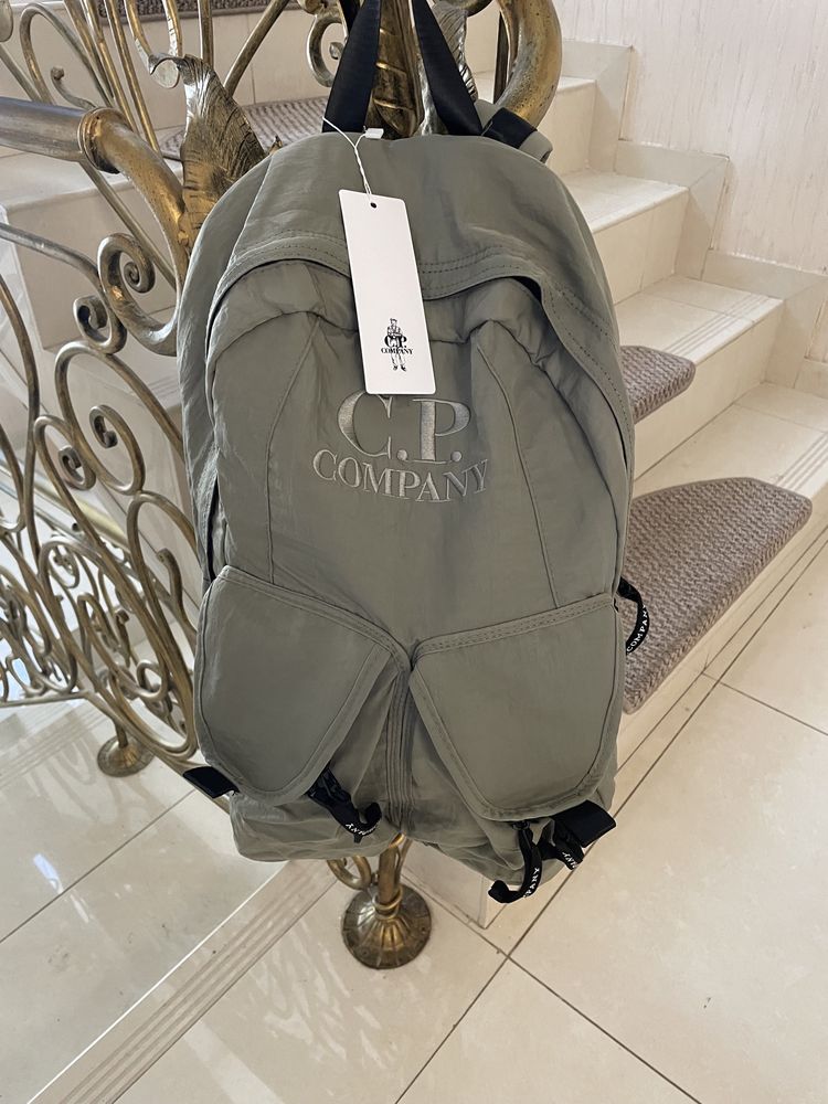 СP Company рюкзак з вишитим логотиплм сумка портфель
