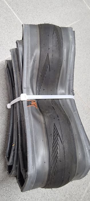 Pneus estrada Schwalbe One 700x28 / roda 29"