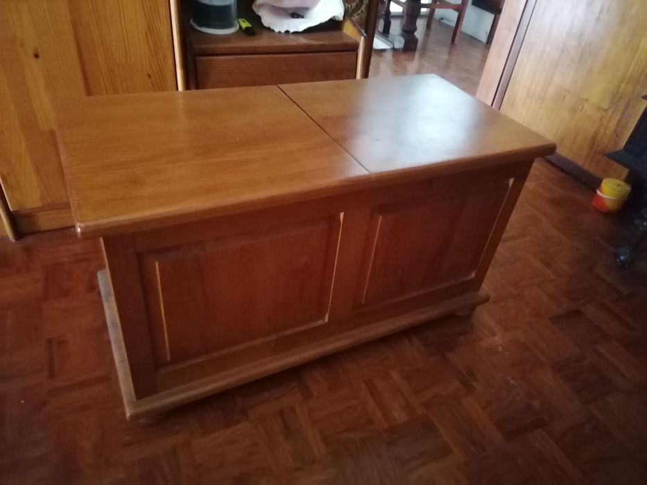 (vendido) Arca em madeira maciça