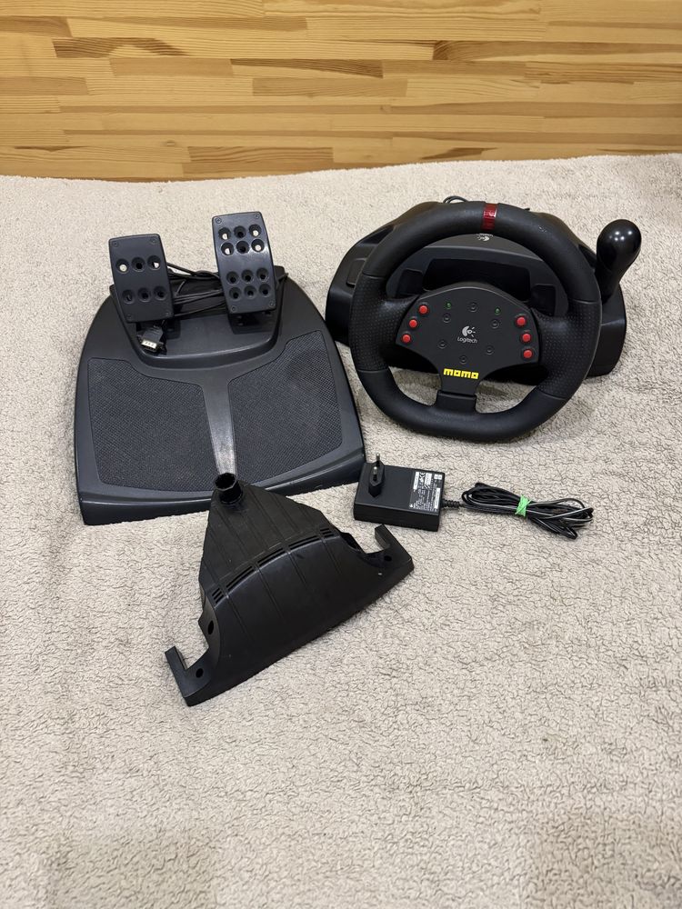 Хороший стан. Ігрове кермо logitech momo racing 270 градусів