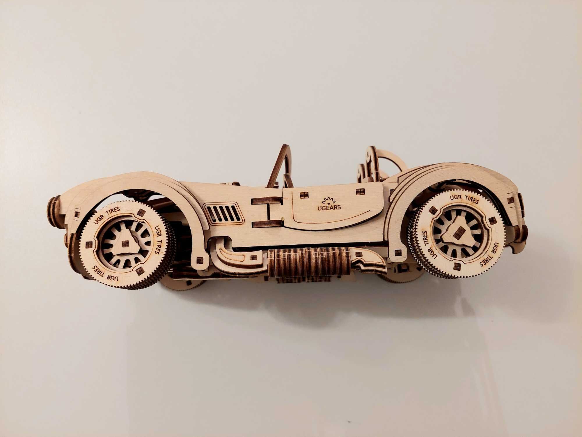 Składany Samochód UGEARS | drewniany model mechaniczny 3d