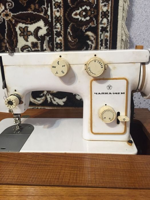 Продам швейную машинку Чайка 142-М+ електро привод Tur-2.