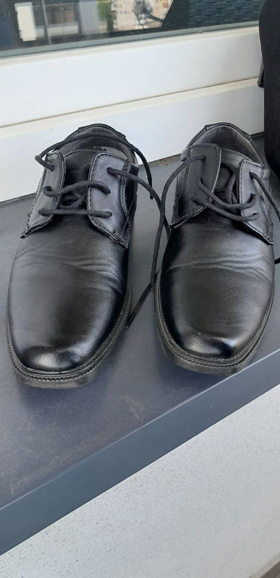 Buty eleganckie czarne chłopięce rozmiar 34