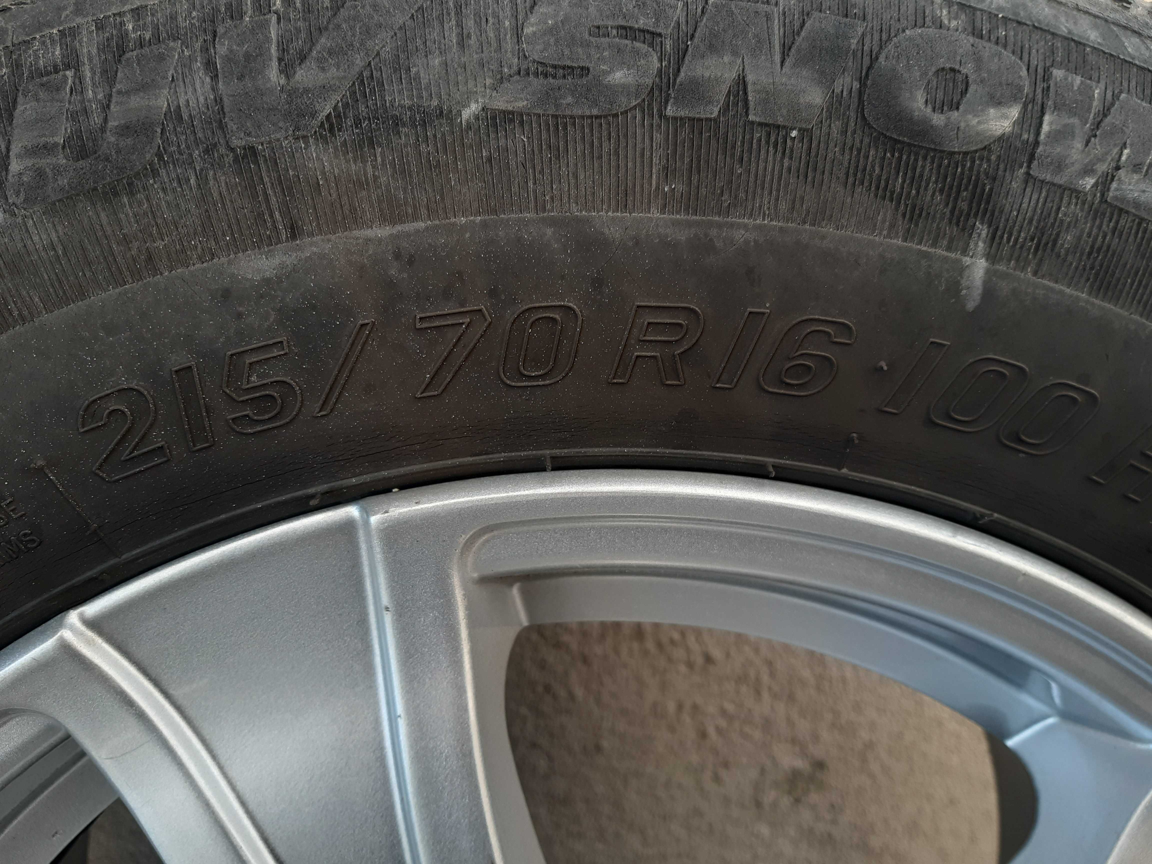 opony zimowe na alufelgach 215/70 R16