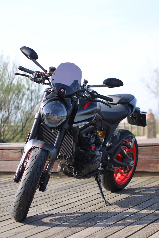 ducati monster 937