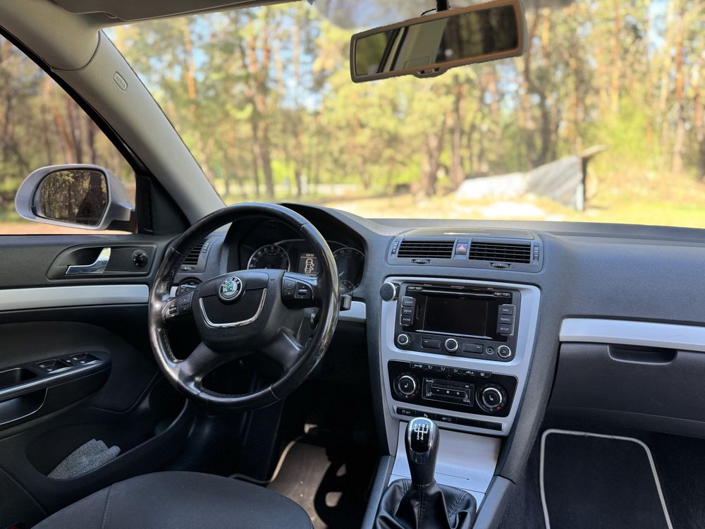 Продам автомобіль Skoda Octavia A5 (2010 рік, 1.6 дизель, рестайлінг)
