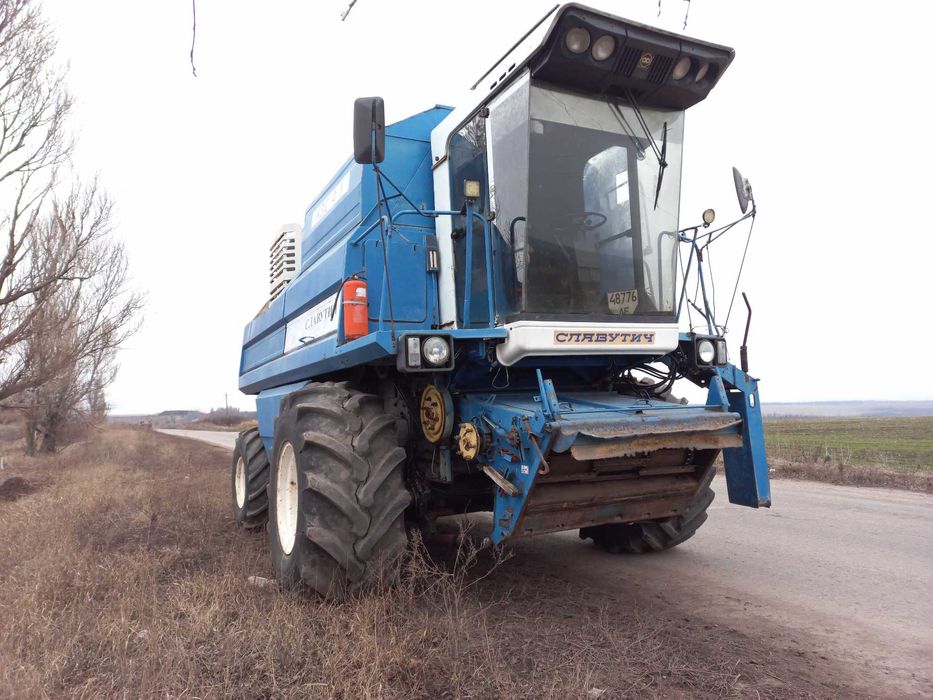 Комбайн Славутич КЗС 9