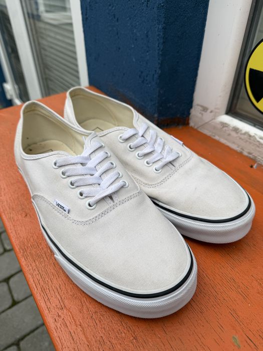 vans authentic  ..