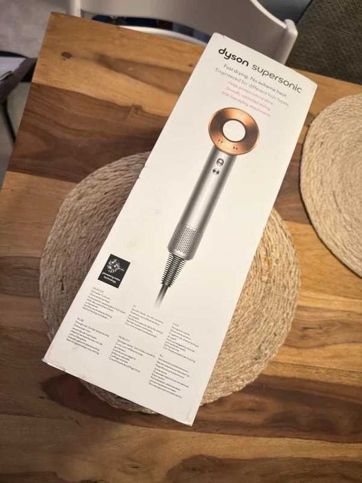 Świetna suszarka do włosów.