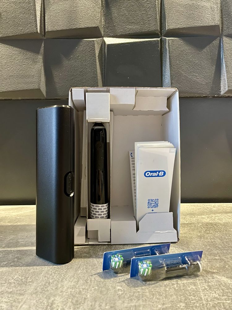 Електрична зубна щітка Braun Oral-B PRO3 3500 Black з футляром та 2 на