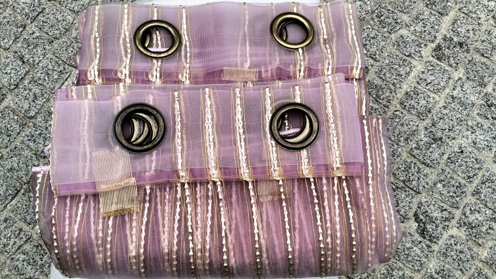 2 Cortinas rosa como novas com dourado 10 euros as duas