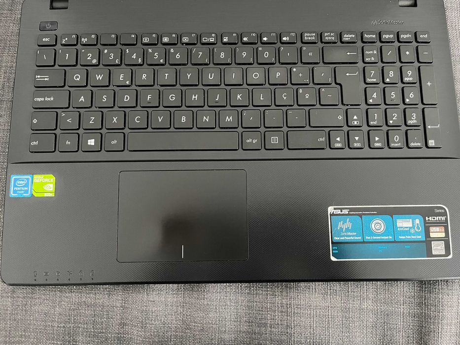 Portátil ASUS X552M