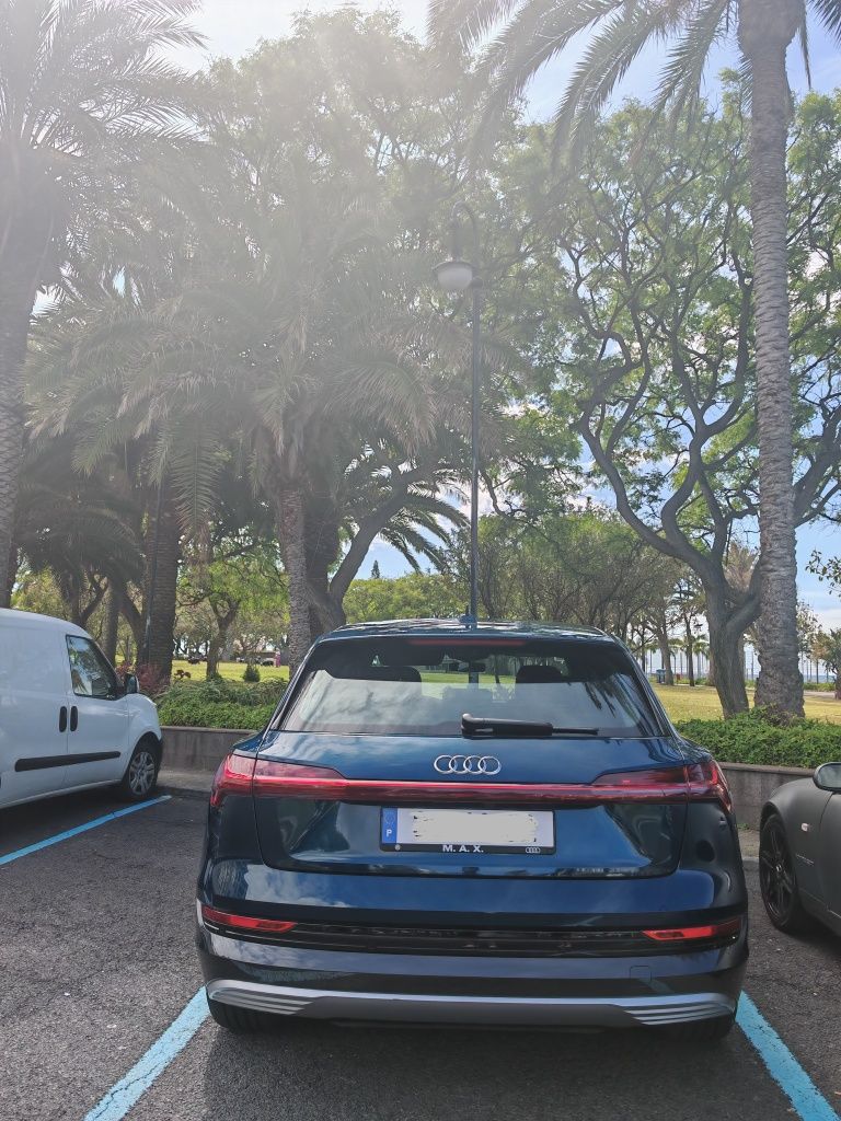 Como novo Audi E-TRON 55 Q8 Premium S Line 2021  Keyless Entry