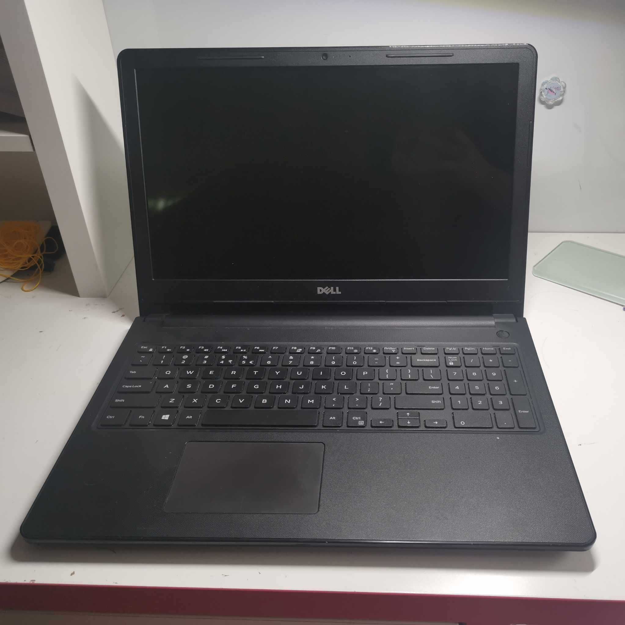 Laptop DELL i3-6006U 16GB 500GB SSD Windows 10