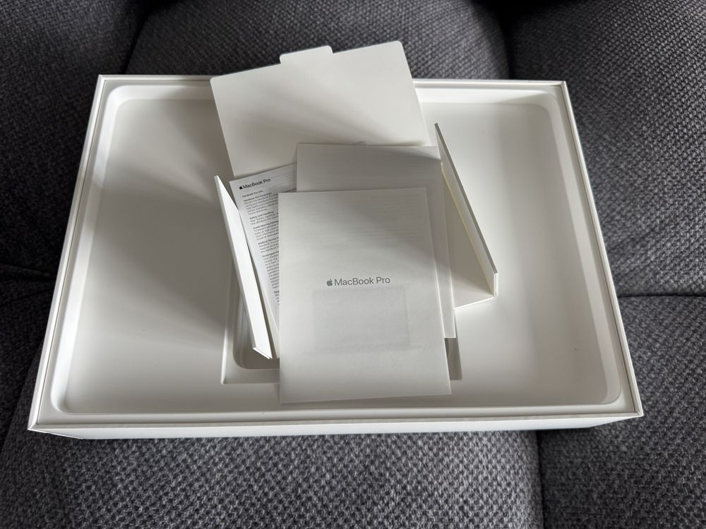 MacBook Pro 13,3 A1989 stan bdb