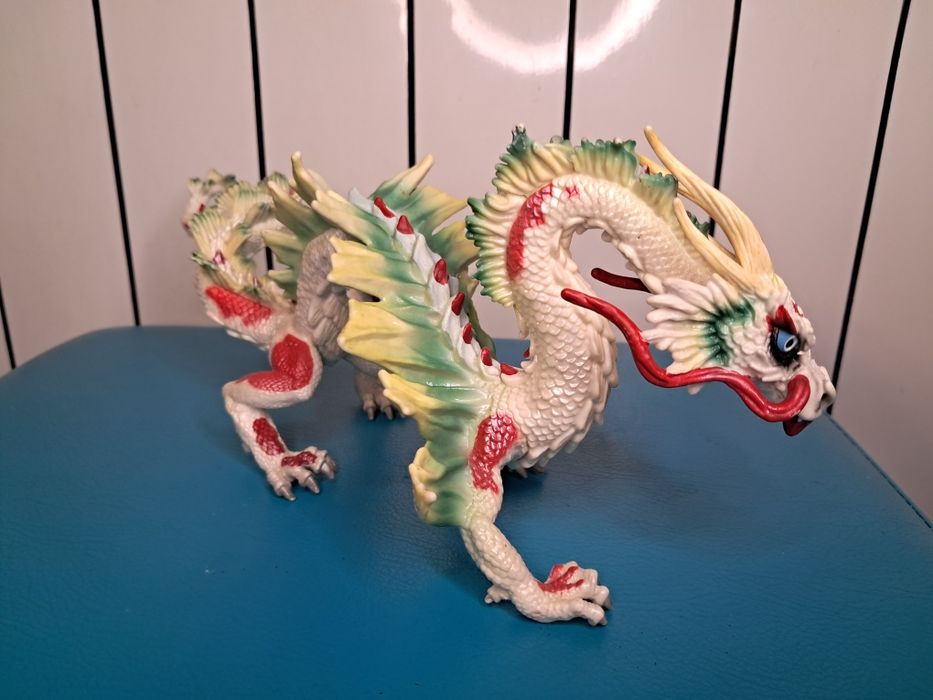 Auruun Smok 70446, model z 2011 - model smoka z krainy elfów Bayala.