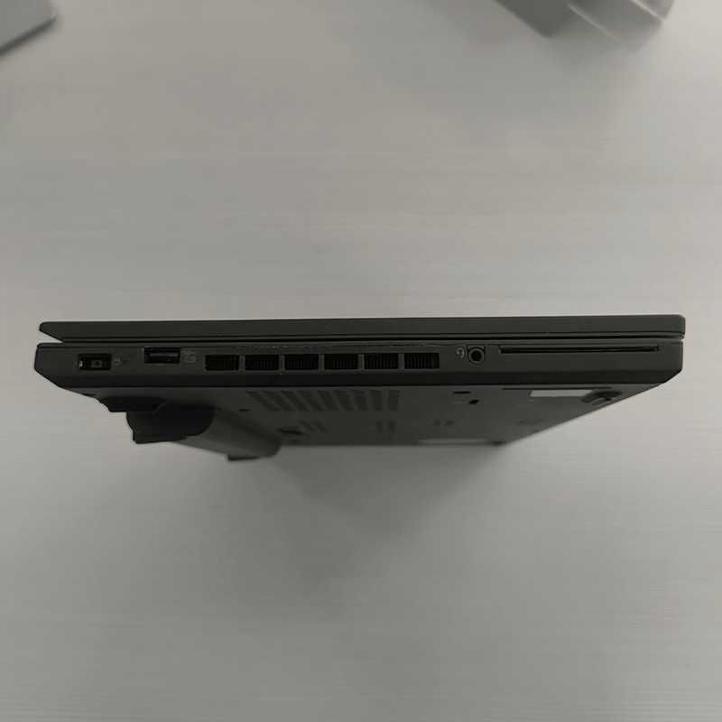 Portátil Lenovo T470P i5 7300HQ 8GB 256GB SSD 14" FHD - Recondicionado
