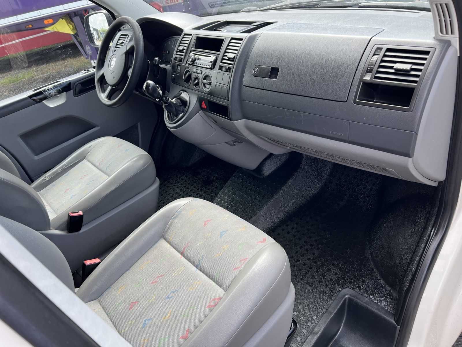 Volkswagen Transporter 1.9 TDI 102KM 2008 rok L1H1 clima