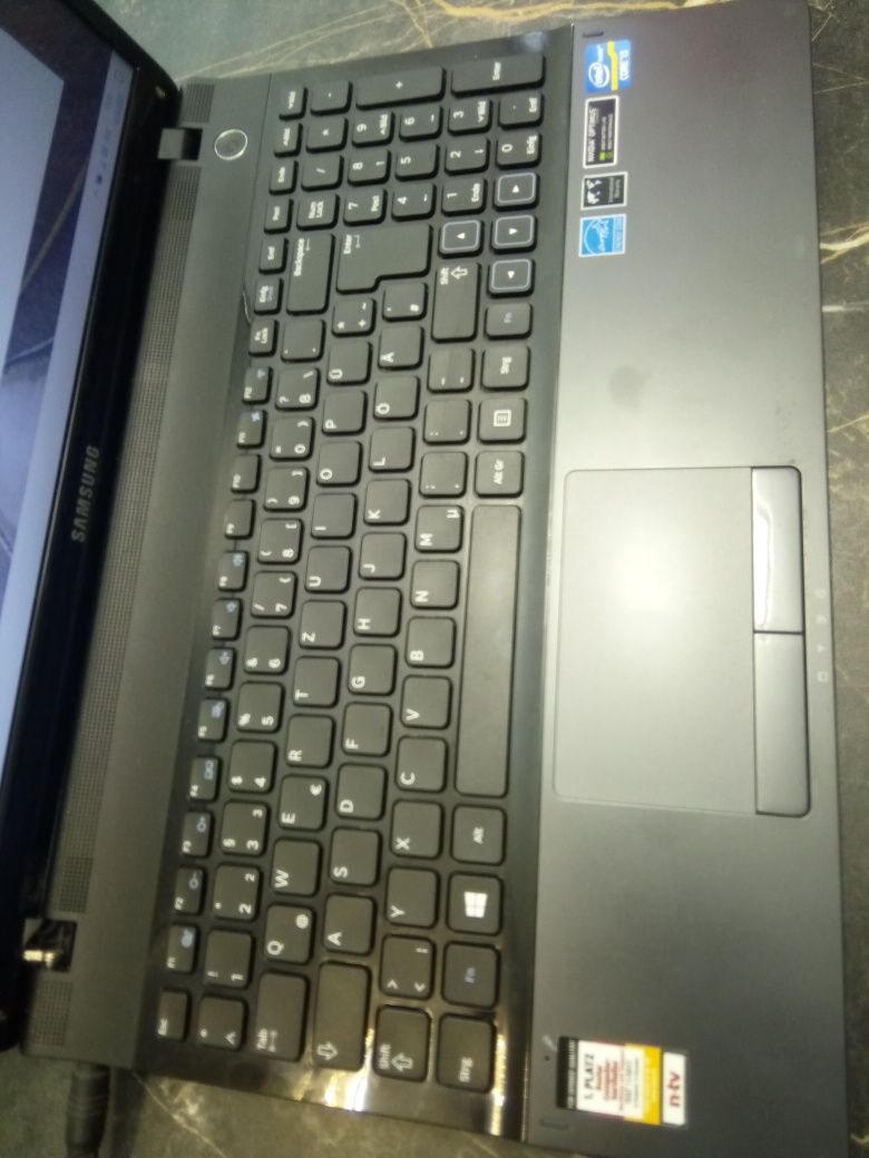 Ноутбук Samsung NP300E5C