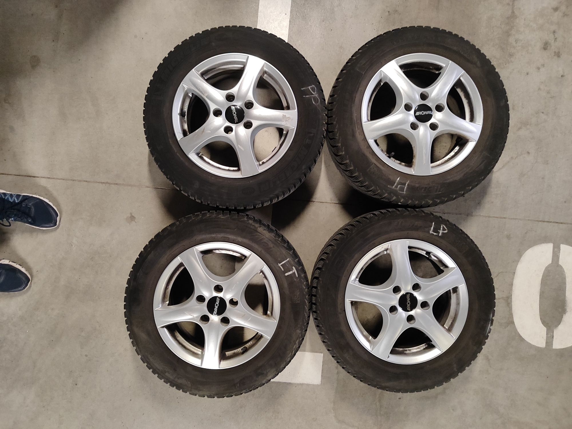 Felgi aluminiowe Ronal 15" z oponami zimowymi Michelin