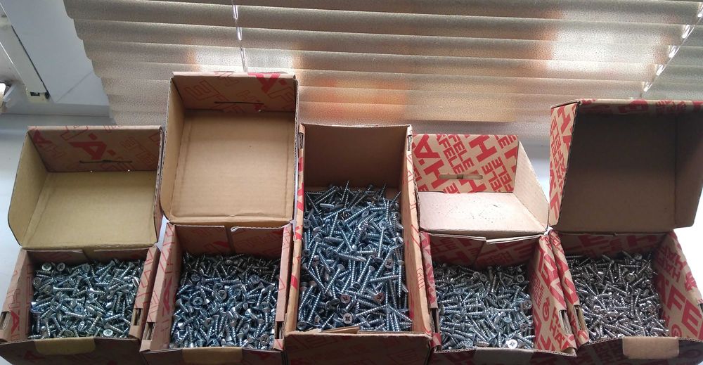 Остатки Шурупов «HAFELE» Германия после сборки мебели