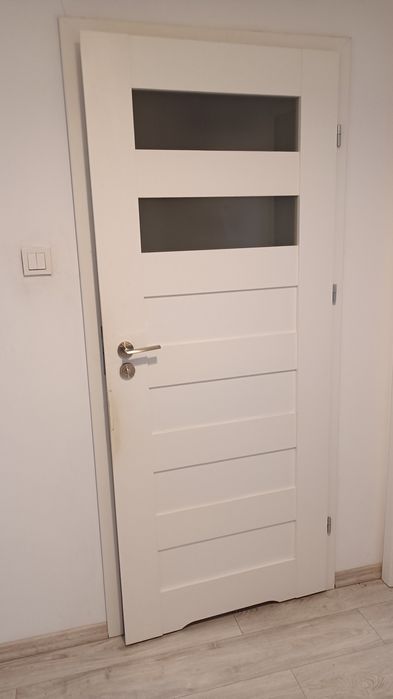 Drzwi 80' i ościeżnice