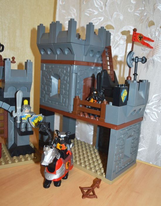 Lego Duplo 4777 Рыцарский замок. Оригинал Лего