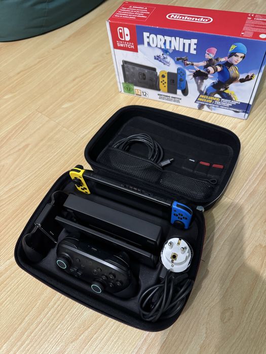 Ігрова консоль приставка Nintendo Switch Fortnite Edition