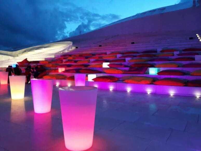 Mobiliario led bares e mesas
