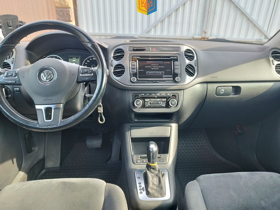 Подається Vw tiguan 2.0 дизель,повний привід)торг біля капоту)