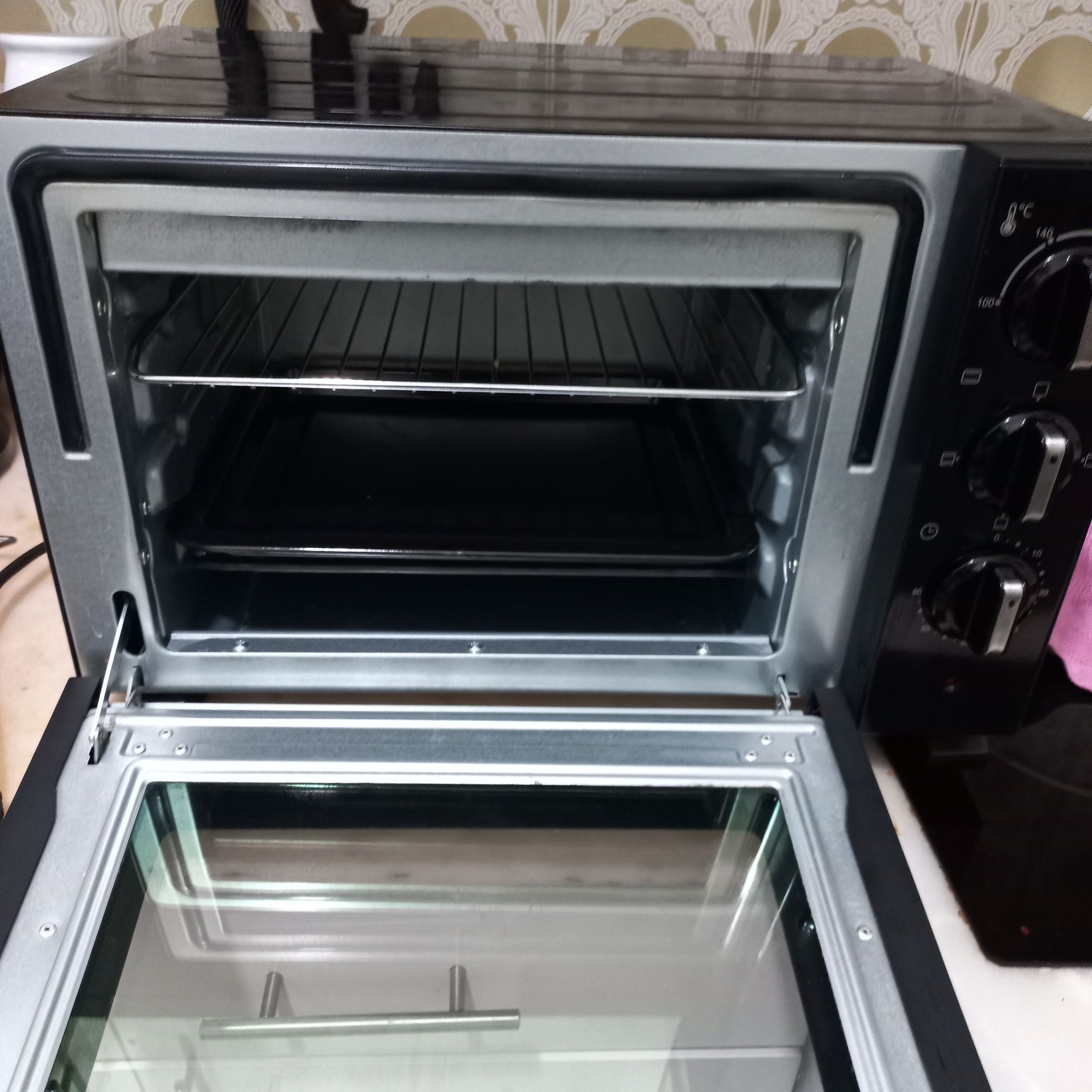 Vendo forno  elétrico  pouco  tempo  de uso