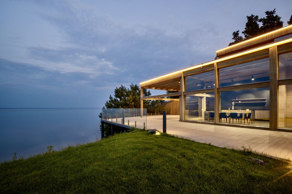 Дом-бункер Джеймса Бонда от KAGER на Киевском море за btc. Свой пляж!