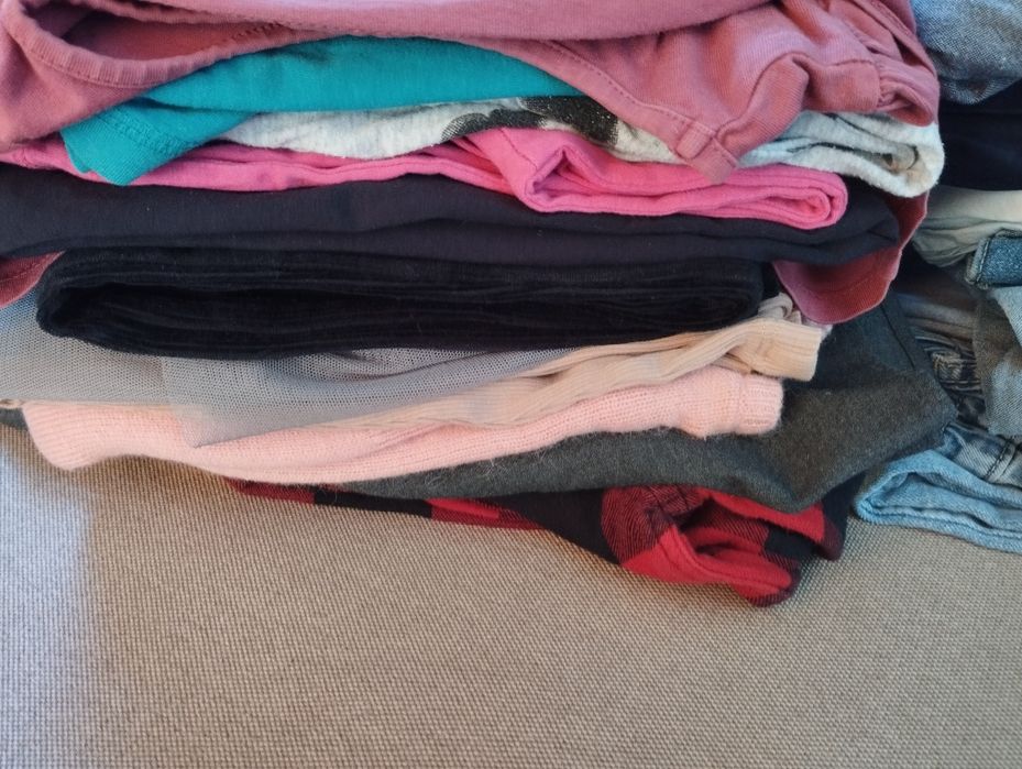 Продам пакет речей на дівчинку128-140