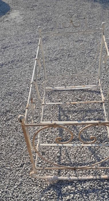 Berço antigo em ferro