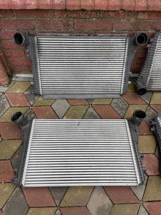 Радіатор інтеркулера VW Passat B6 Golf 5-6 Plus Jetta 5 Caddy Touran