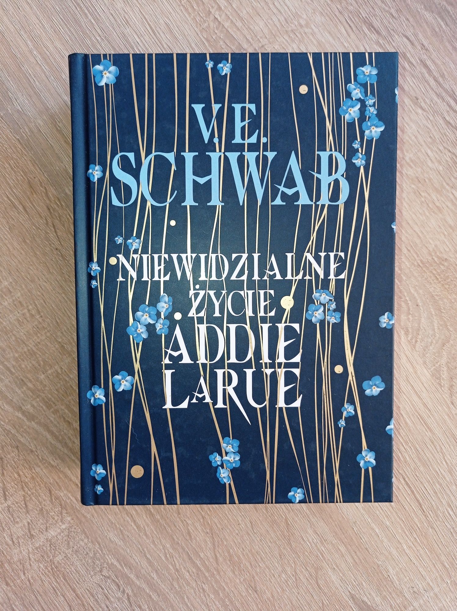 Niewidzialne życie Addie Larue V. E. Schwab