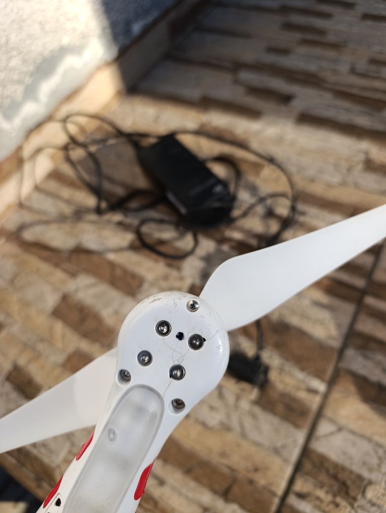 Dron dji Phantom 2 do nauki łatania