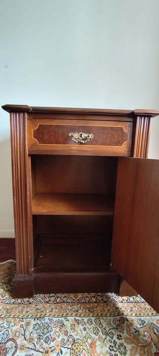 Móvel de sala em madeira maciça