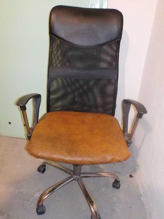fotel do biurka  pod komputer  super  stan zadbany i sprawny