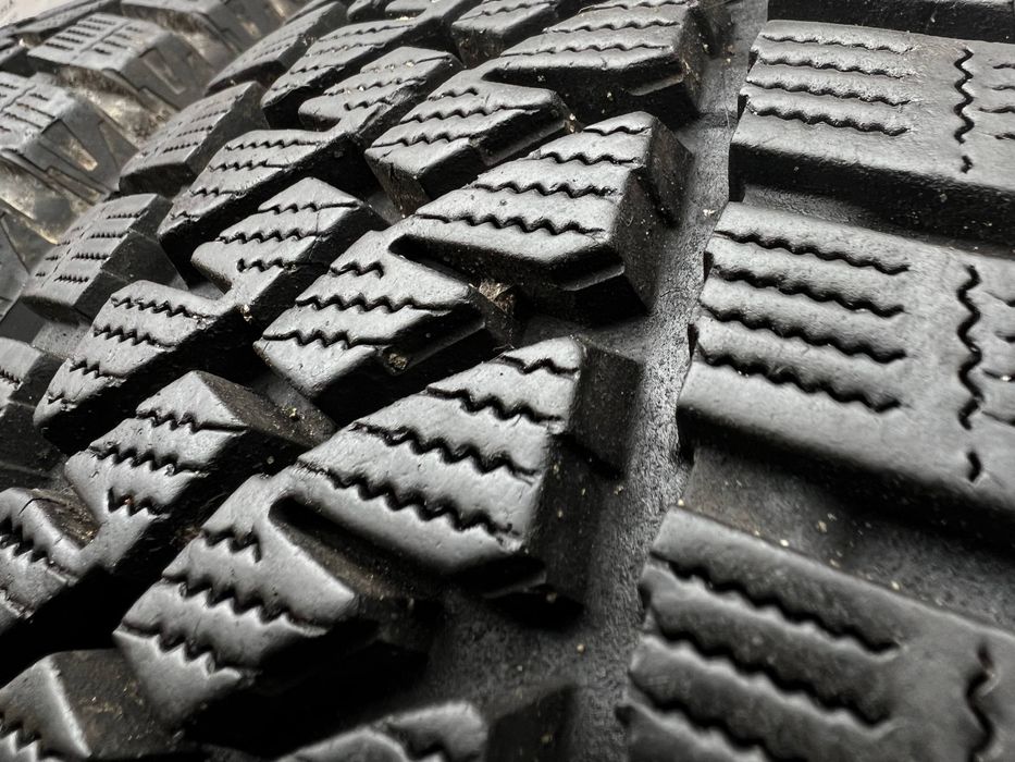 Шини 195/70 R 15C Bridgestone Blizzak. Зима пара. Колеса склад.