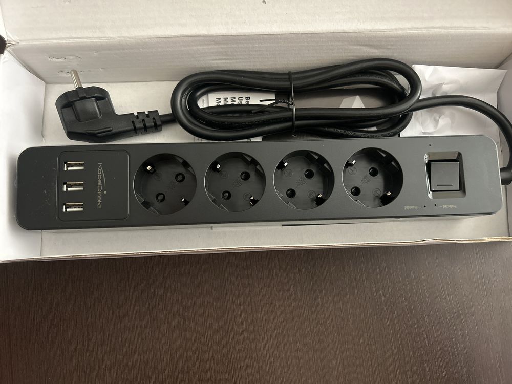 Extenção de 4 tomadas interruptor e 3 USB