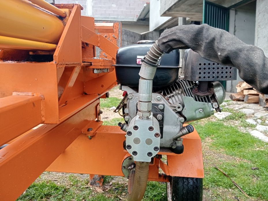 Vendo rachador  22 toneladas a gasolina como novo