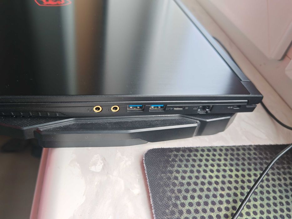 Laptop metalowy gamingowy MSI 8 rdzeni i5 16gb Ram 512gb SSD