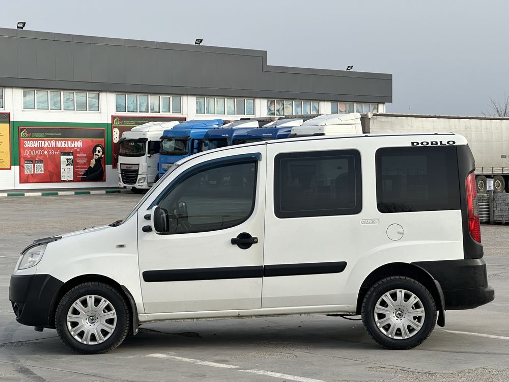 Fiat Doblo 2010 год. Пассажир 1.3 турбо дизель