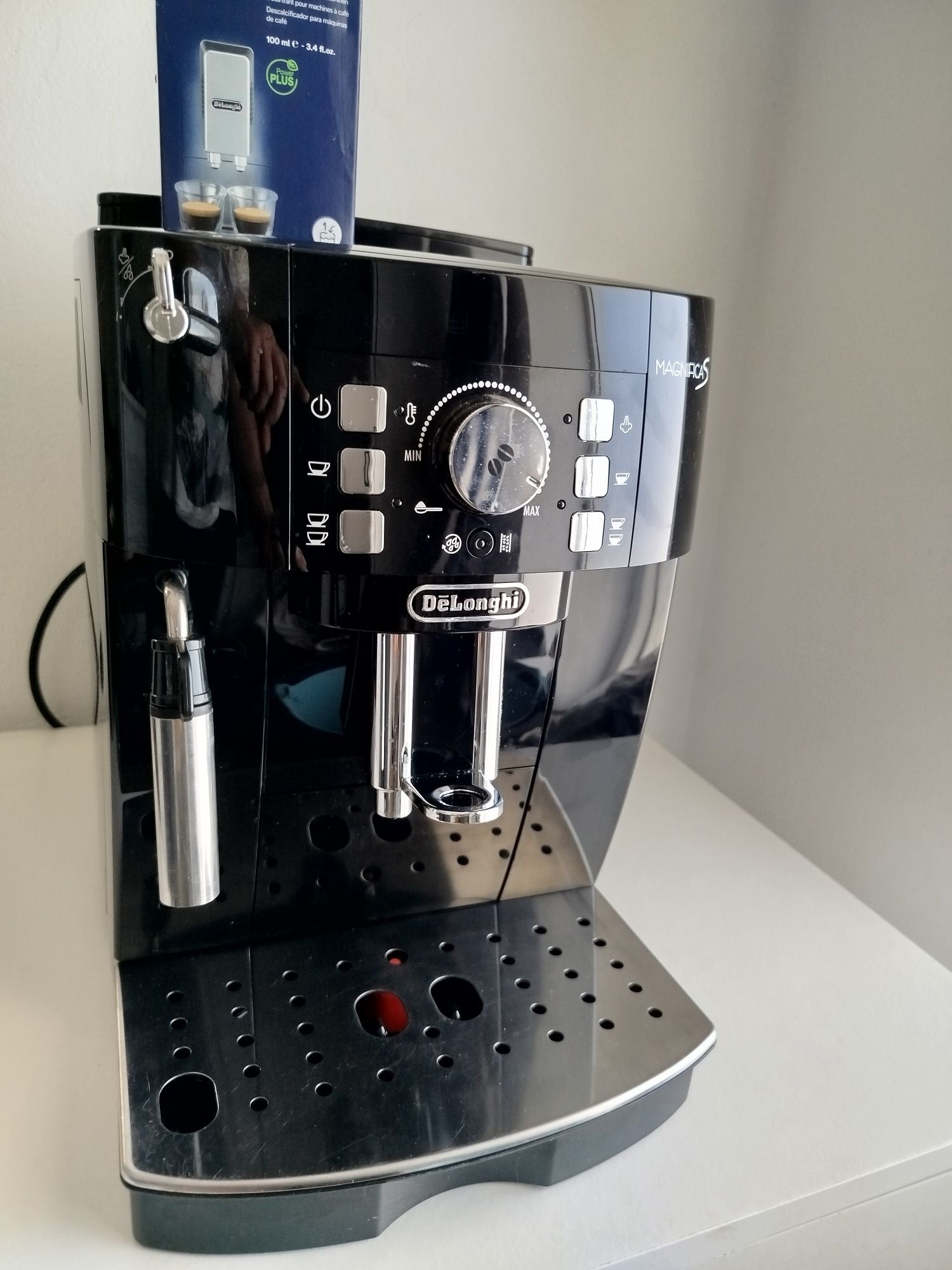 Máquina de café Delongui Magnífica S