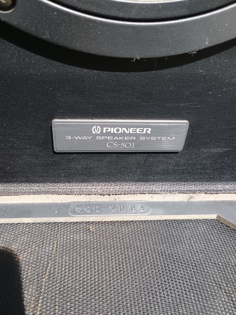 Dwie kolumny PIONEER 3-way CS-501

SYSTEM GŁOŚNIKÓW 3-DROŻNYCH

CS-501